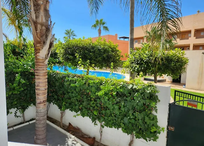 ¡Bajo Extraordinario Con Vistas A La Piscina Y Terraza!