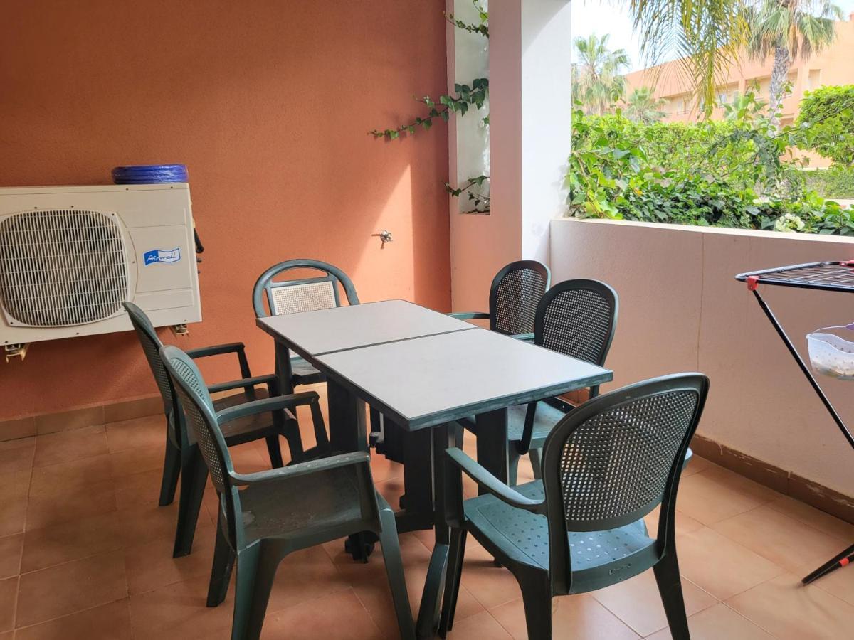 ¡bajo Extraordinario Con Vistas A La Piscina Y Terraza! Appartement