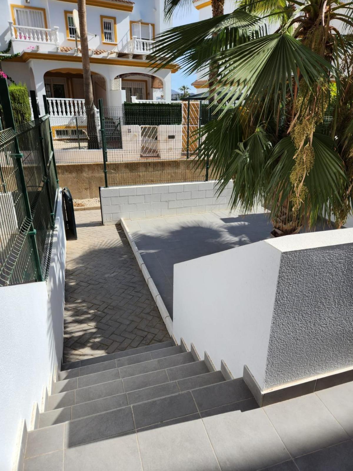 ¡bajo Extraordinario Con Vistas A La Piscina Y Terraza! *